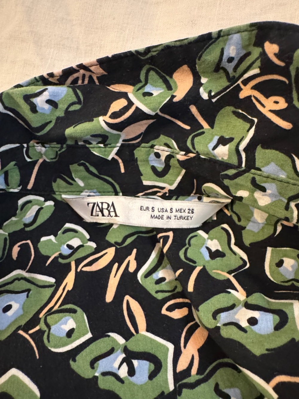 H&M shirtdress, pretty abstract floral pattern on black, womens S - Picture 4 of 13